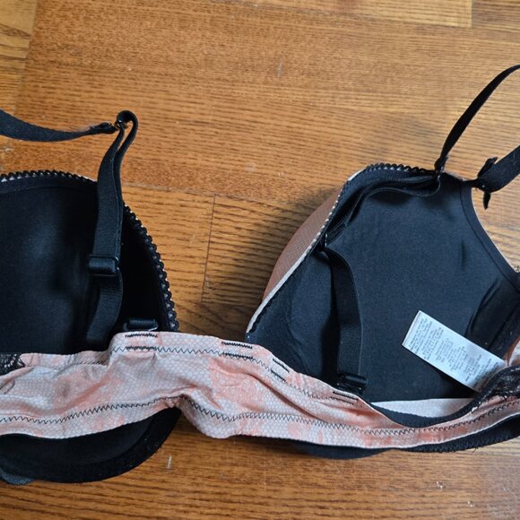 Sexy Victoria Secret Black Lace and Light Pink Bra - Picture 2 of 3
